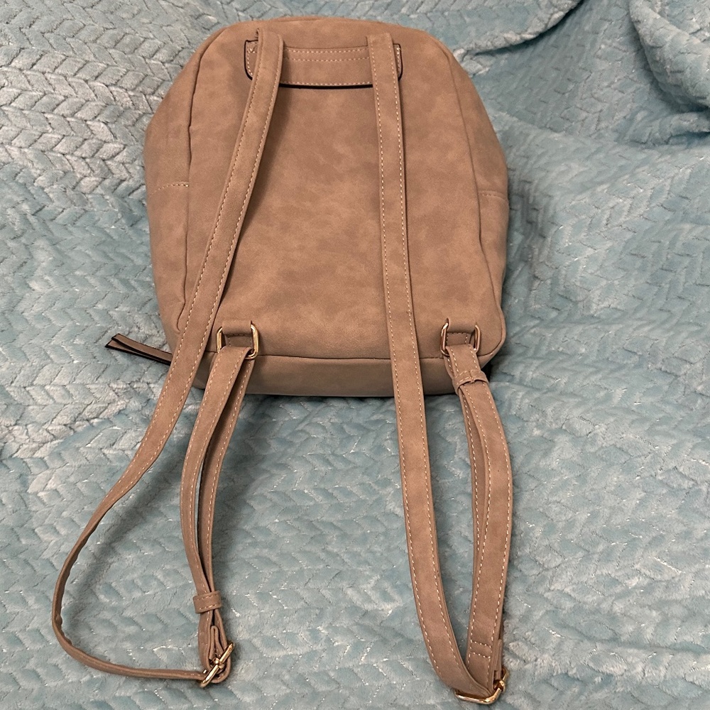 Violet Ray NYC women’s mini backpack. Faux leather - Gray - Picture 9 of 14